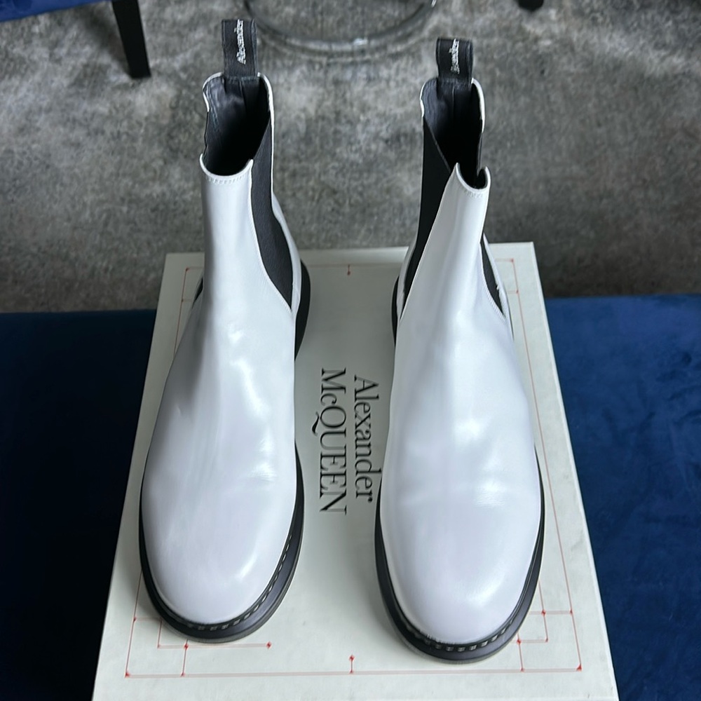 Totally immaculate stylish boots